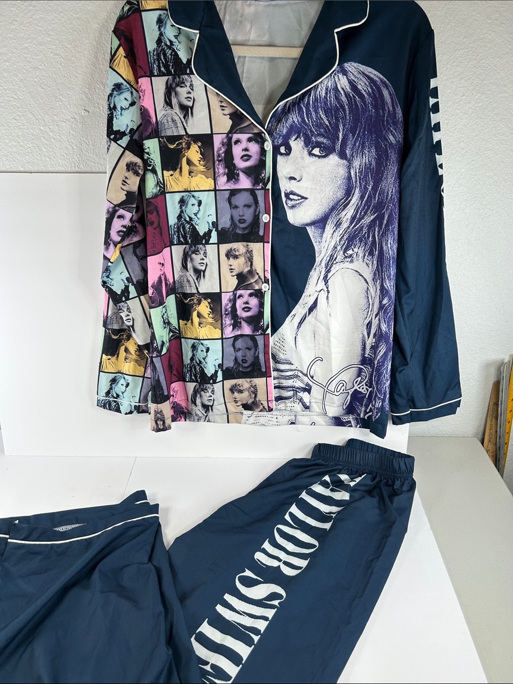 Taylor swift silky pajama set Medium graphic LS with pants